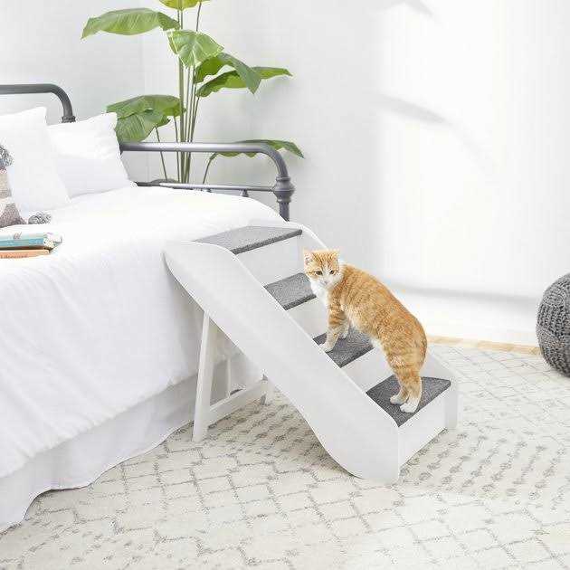 Alternative view of Frisco Deluxe Foldable Wood Carpeted Pet Stairs