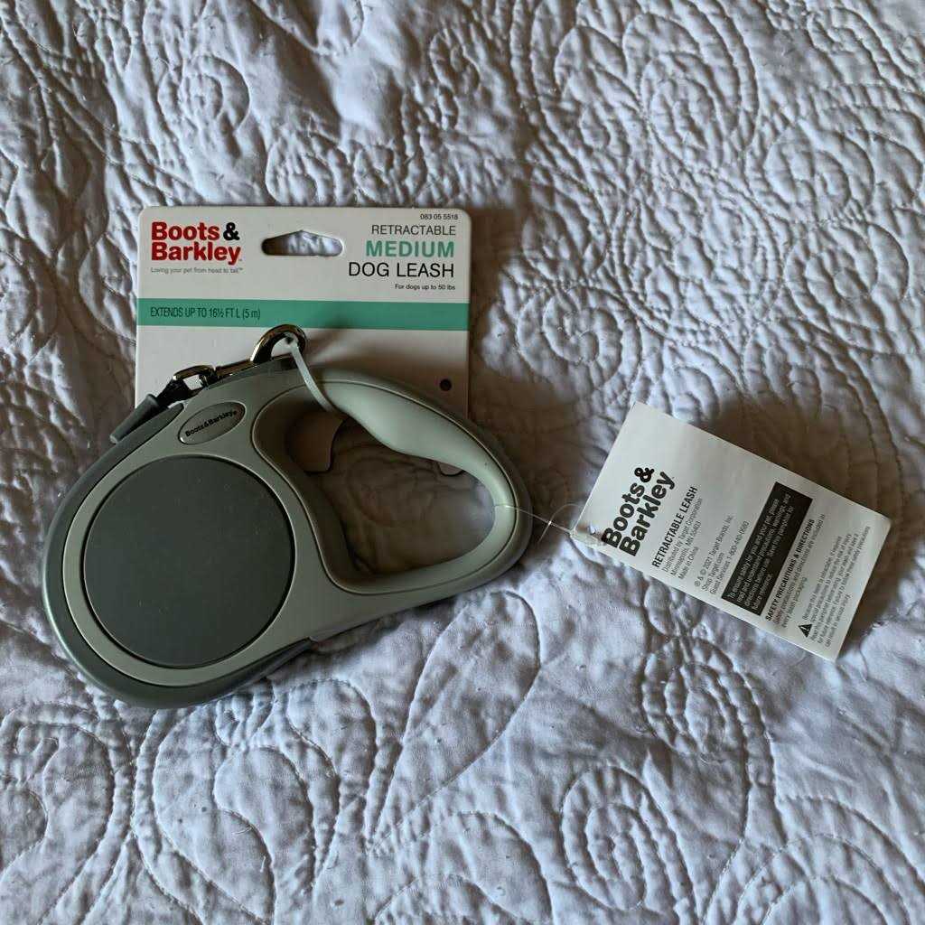 Alternative view of Boots & Barkley Reflective Retractable Dog Leash