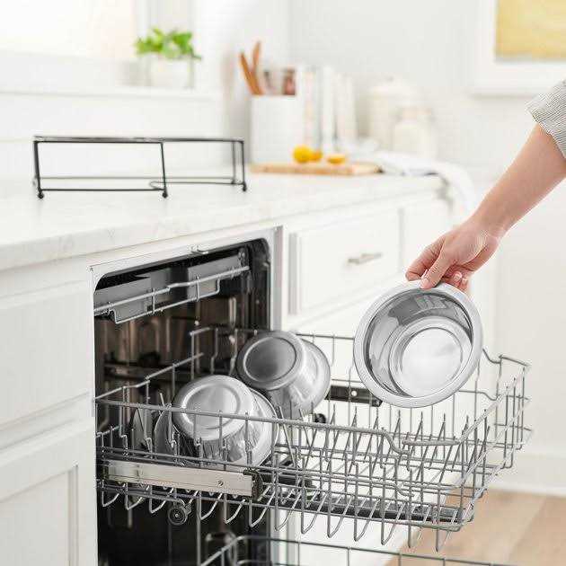 Alternative view of Frisco Curved Triple Feeder Stainless Steel Dog & Cat Bowl