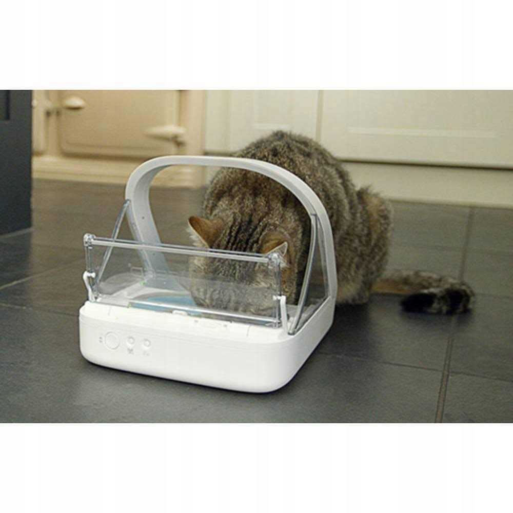 Alternative view of Surefeed Microchip Pet Feeder