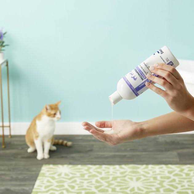 Alternative view of MiconaHex+Triz Shampoo for Dogs, Cats and Horses