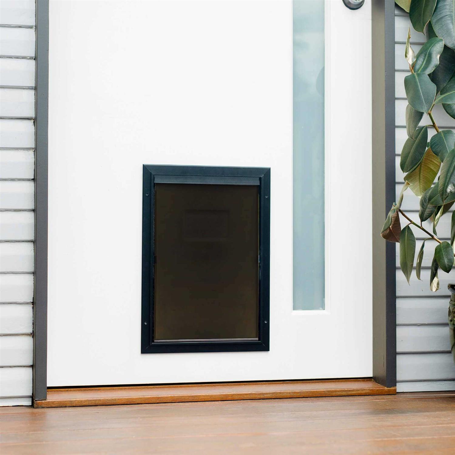 Alternative view of Hakuna Pets Deluxe Aluminum Pet Door