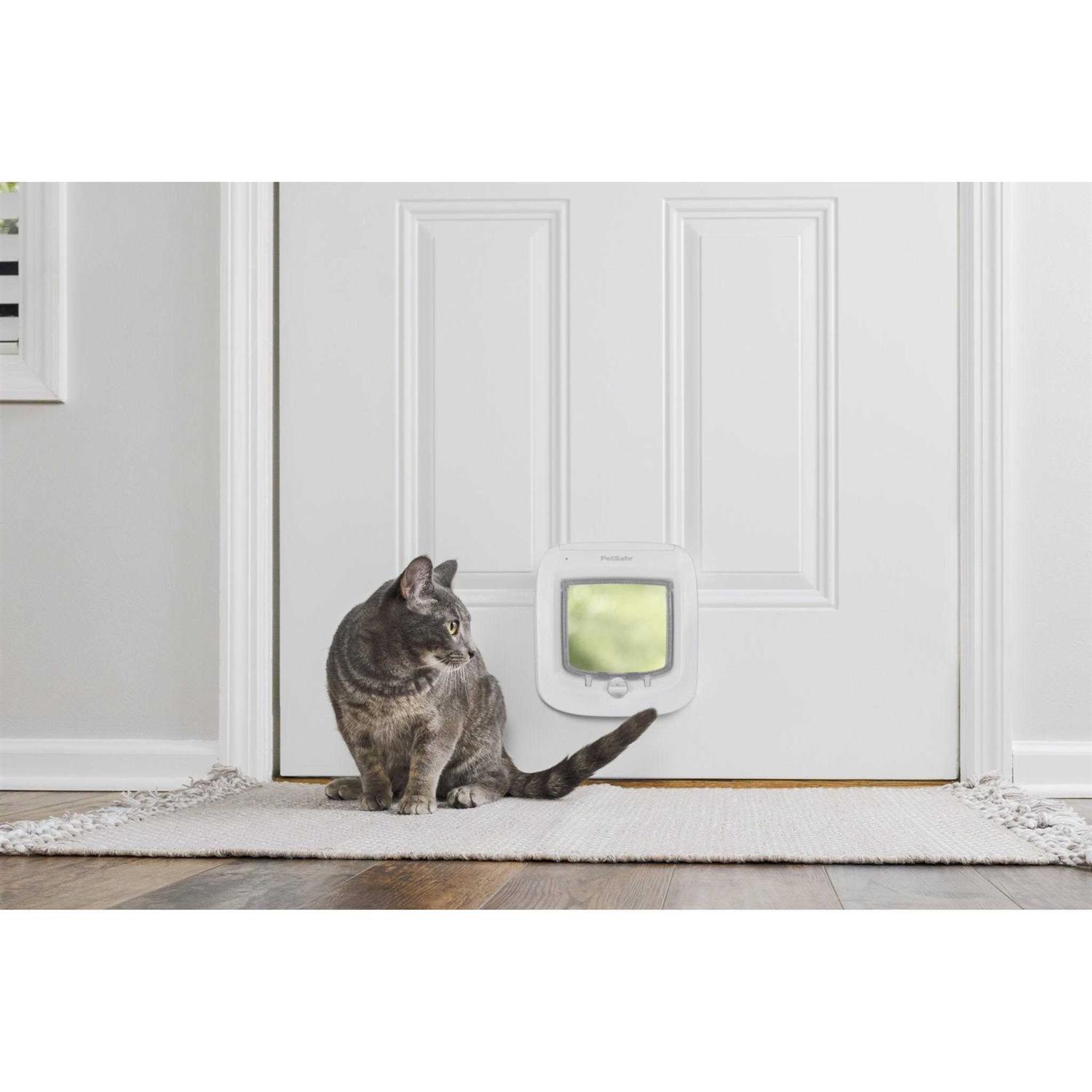 Alternative view of PetSafe Microchip Cat Door