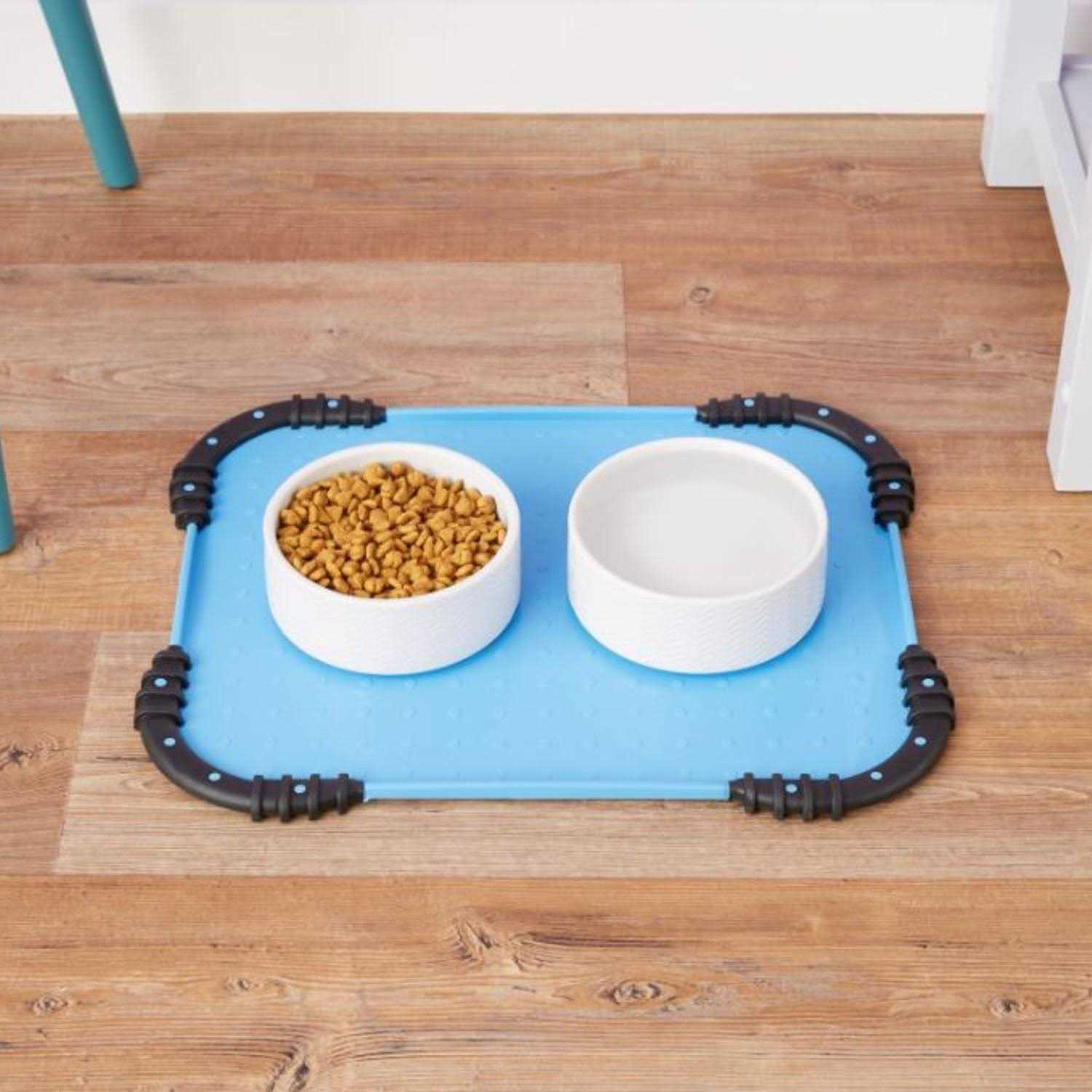 Alternative view of JW Stay in Place Food Mat